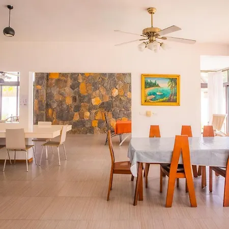 Villa Fitz: Sunlit Beach Getaway W/ Pool + Wifi Belle Mare Exterior photo