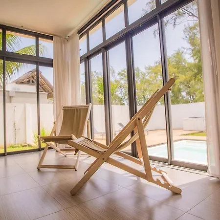 Villa Fitz: Sunlit Beach Getaway W/ Pool + Wifi Belle Mare Exterior photo