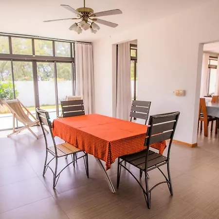 Villa Fitz: Sunlit Beach Getaway W/ Pool + Wifi Belle Mare Exterior photo