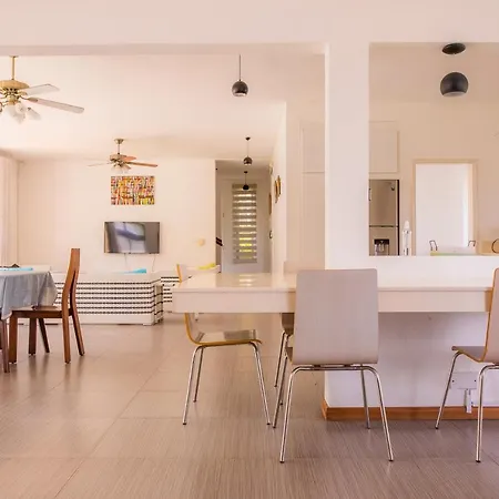 Villa Fitz: Sunlit Beach Getaway W/ Pool + Wifi Belle Mare Exterior photo